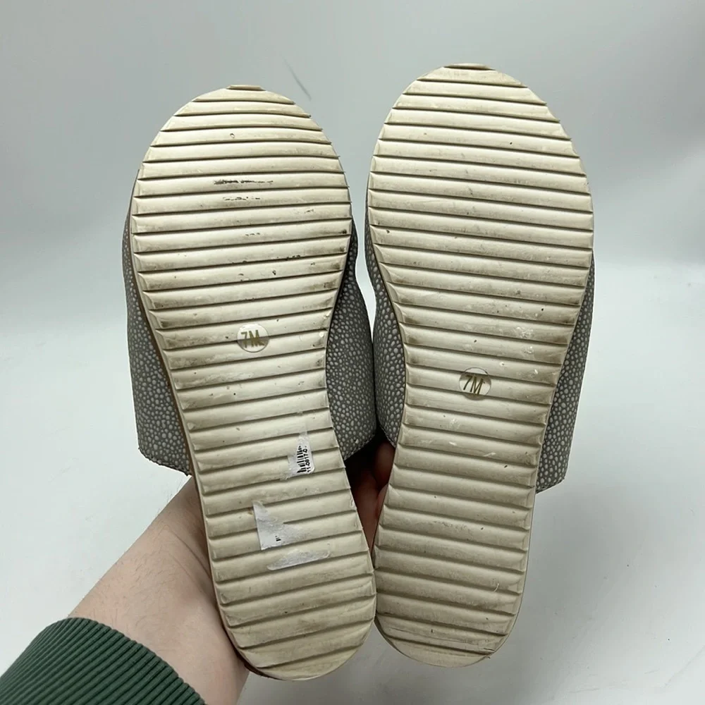 Coconuts by Matisse slip on sandals grey pebbled size 7